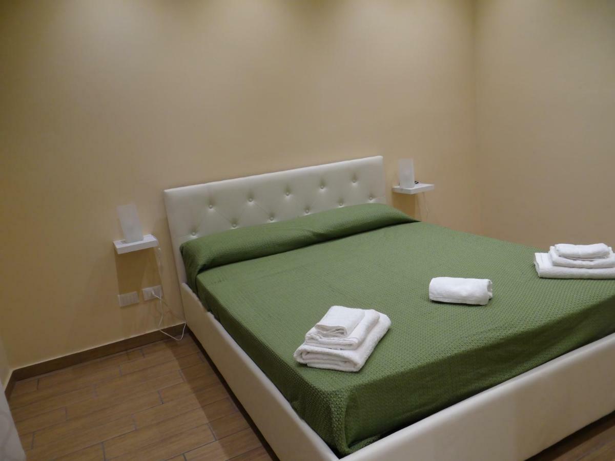 Montecarlo Palace Bed & Breakfast ปาแลร์โม ภายนอก รูปภาพ