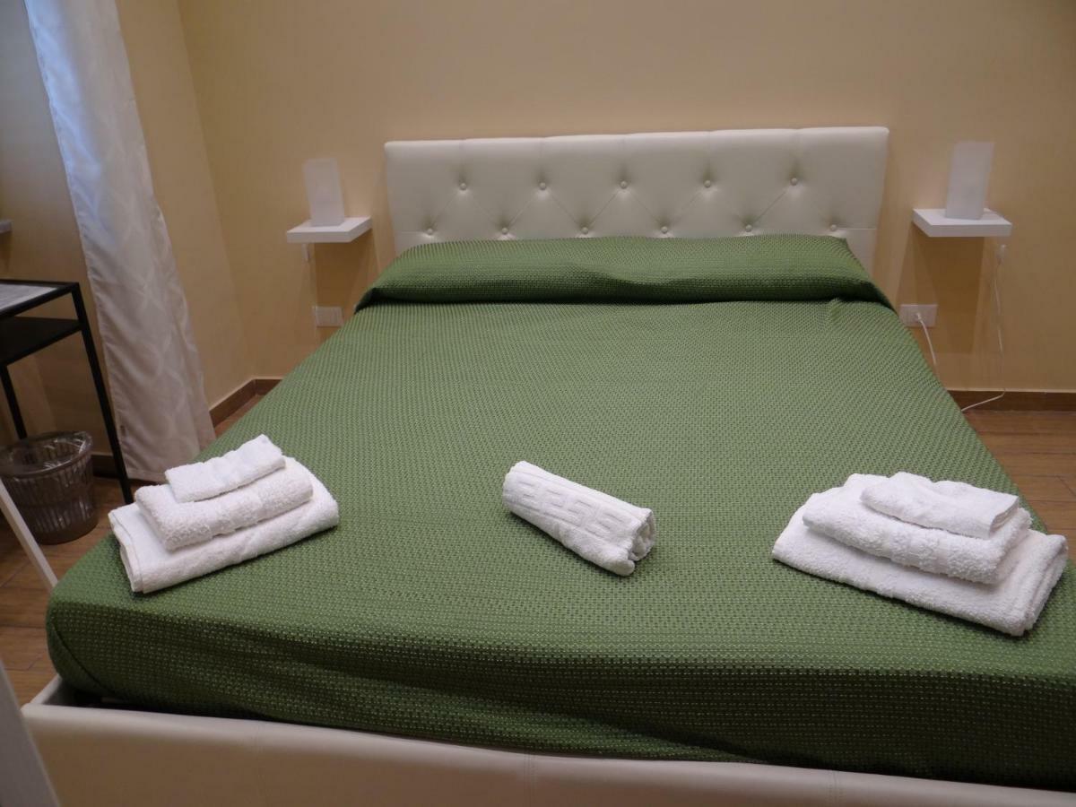 Montecarlo Palace Bed & Breakfast ปาแลร์โม ภายนอก รูปภาพ