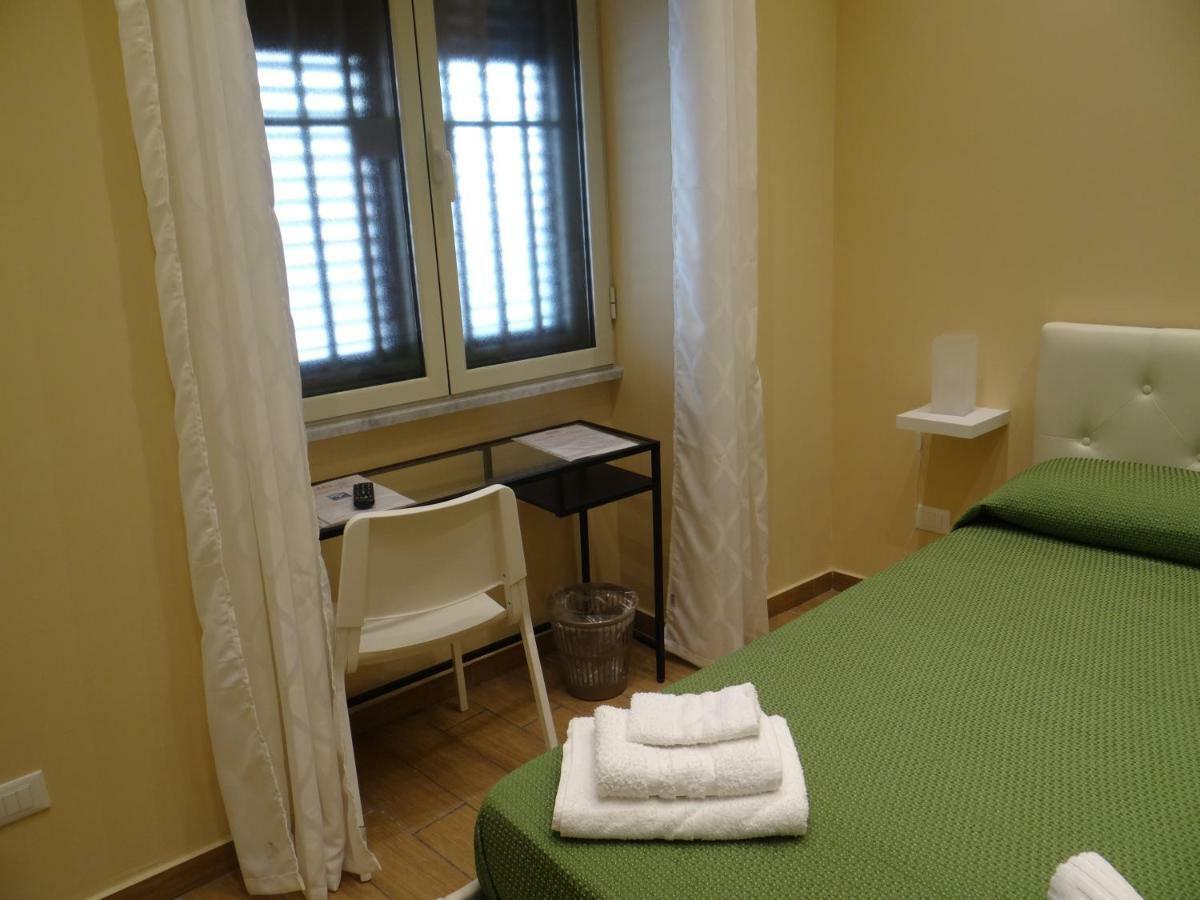 Montecarlo Palace Bed & Breakfast ปาแลร์โม ภายนอก รูปภาพ