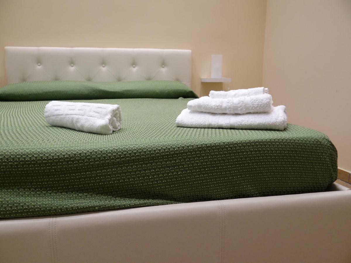 Montecarlo Palace Bed & Breakfast ปาแลร์โม ภายนอก รูปภาพ
