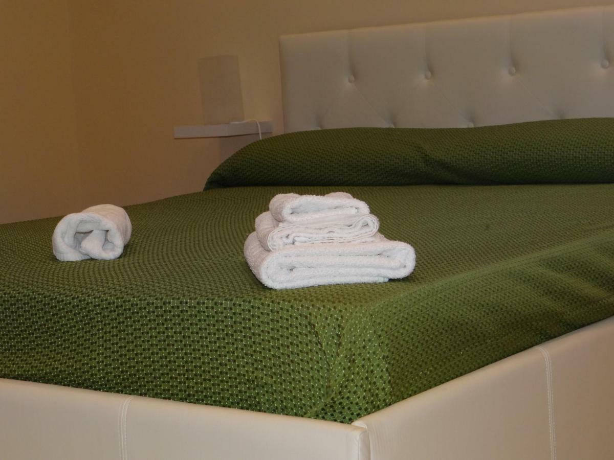 Montecarlo Palace Bed & Breakfast ปาแลร์โม ภายนอก รูปภาพ