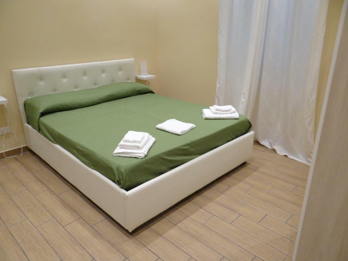 Montecarlo Palace Bed & Breakfast ปาแลร์โม ภายนอก รูปภาพ