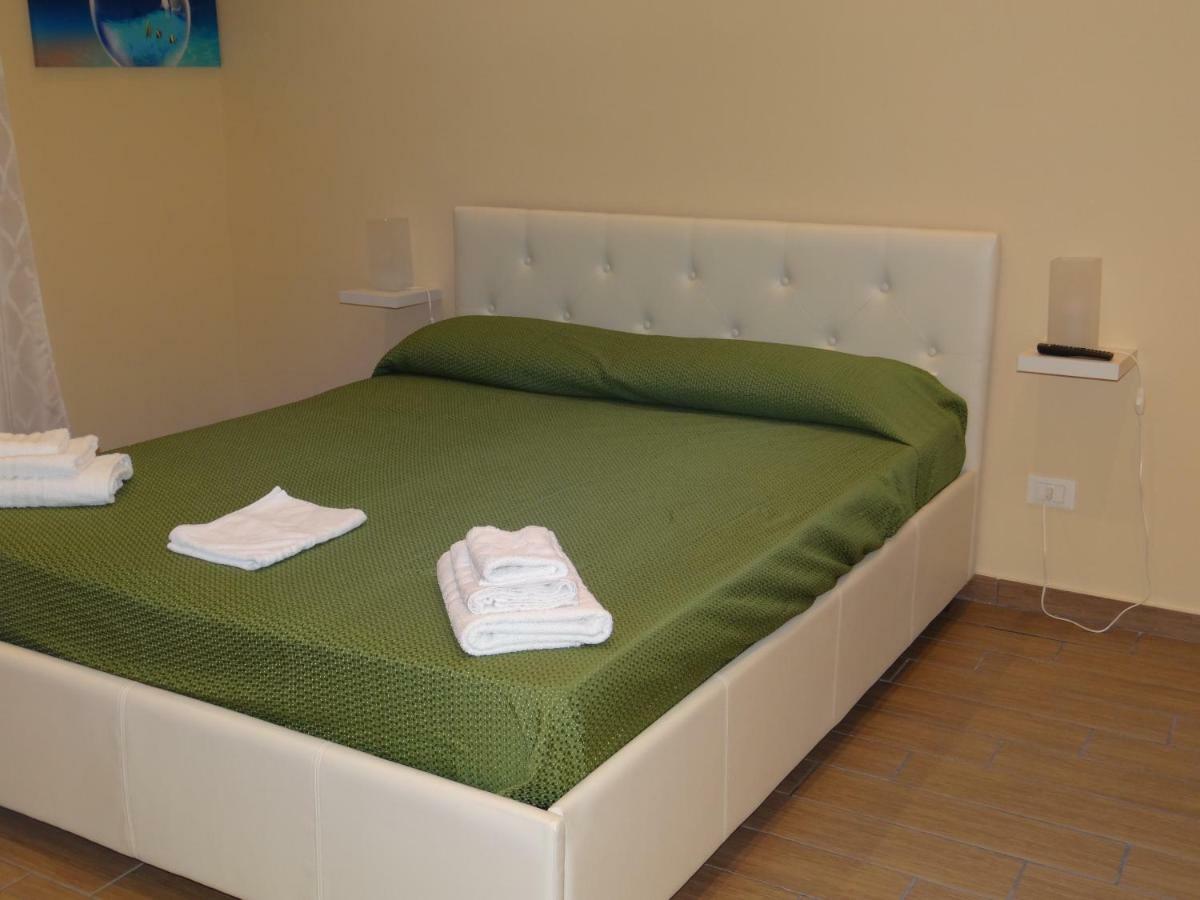 Montecarlo Palace Bed & Breakfast ปาแลร์โม ภายนอก รูปภาพ