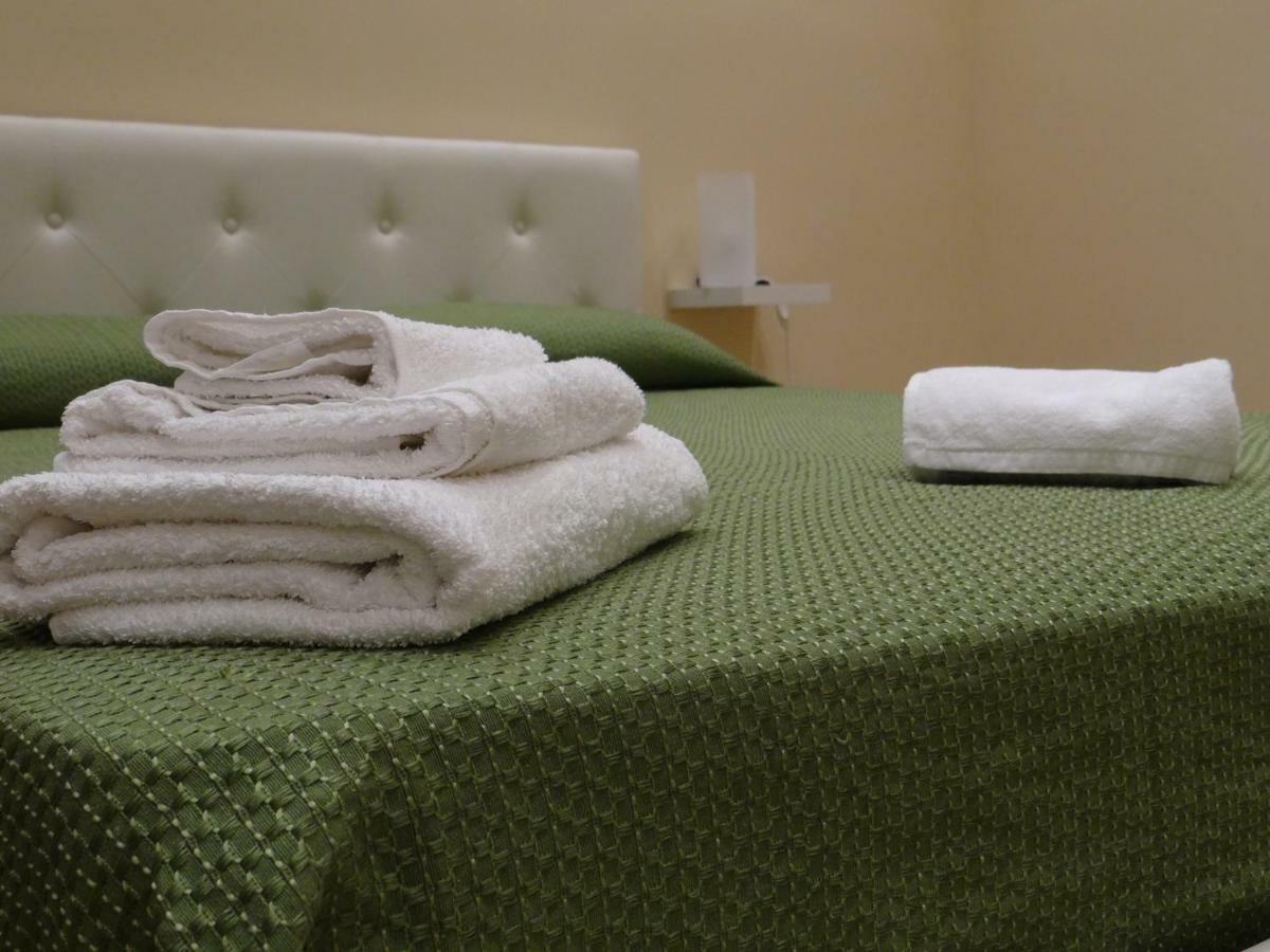 Montecarlo Palace Bed & Breakfast ปาแลร์โม ภายนอก รูปภาพ