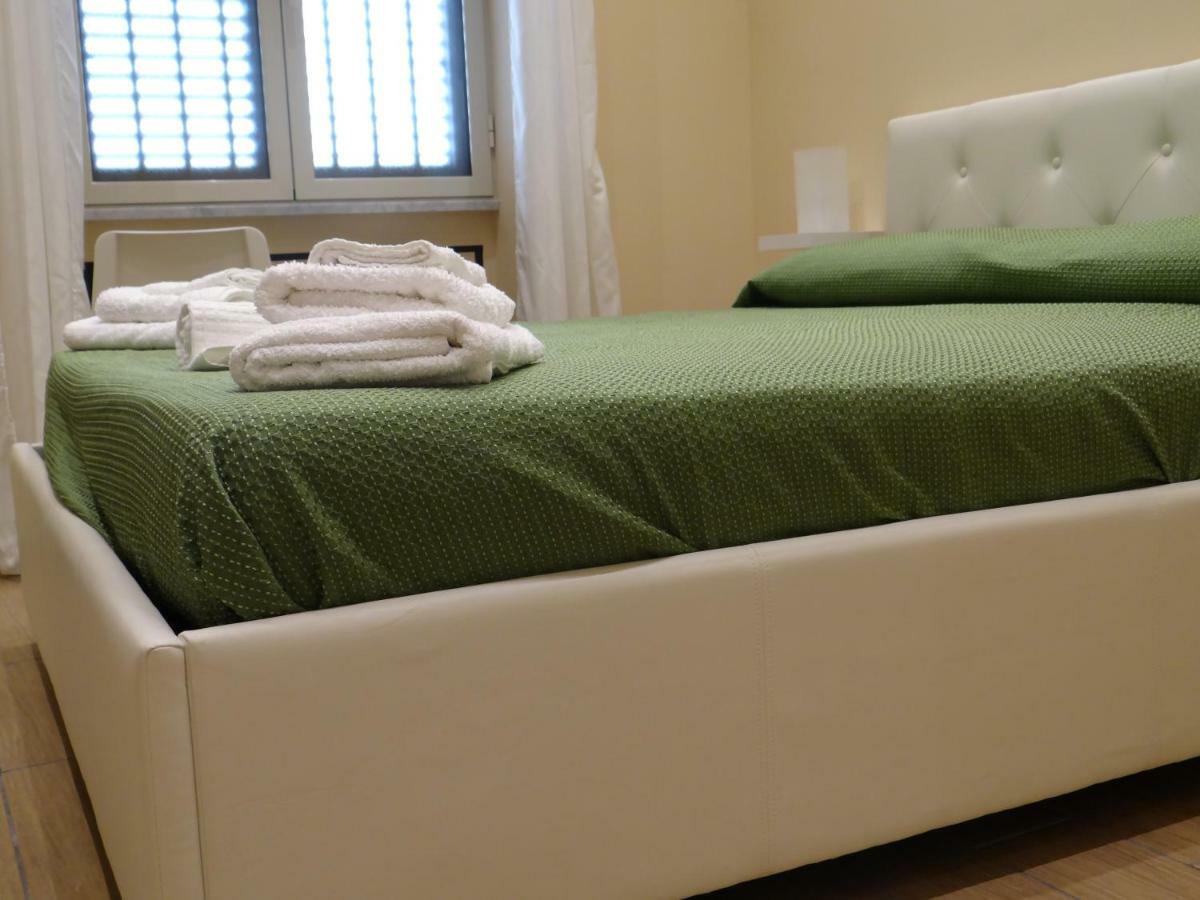 Montecarlo Palace Bed & Breakfast ปาแลร์โม ภายนอก รูปภาพ