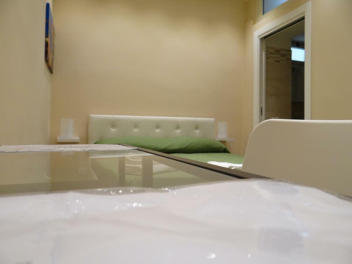 Montecarlo Palace Bed & Breakfast ปาแลร์โม ภายนอก รูปภาพ